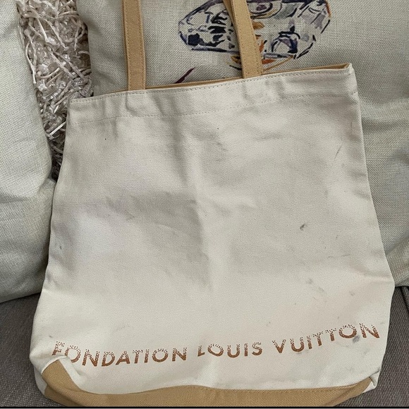 COA⭐️LOUIS VUITTON Foundation(Fondation)white canvas tote bag🍂UNISEX💯Authentic - Picture 1 of 8